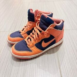 are New York Knicks Color Way‎ Nike Dunks With Customization